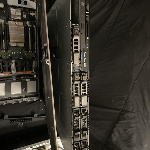 PowerEdge R620 - Picture 2 of 5